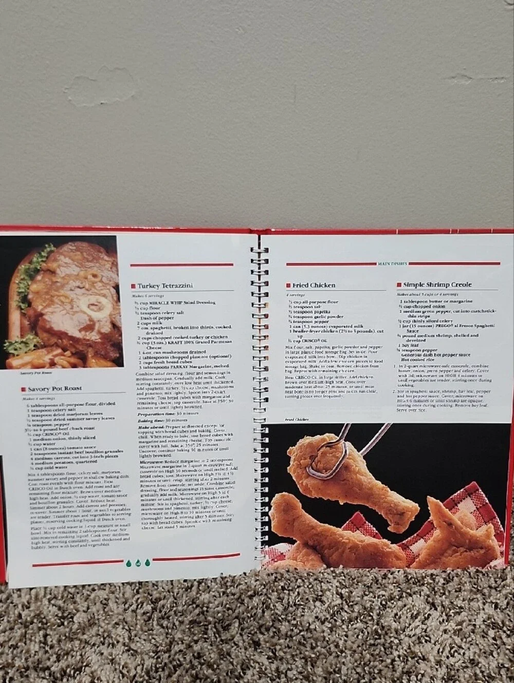 Vintage 1989 Treasury of Christmas Recipes Cookbook HARDCOVER Like New
